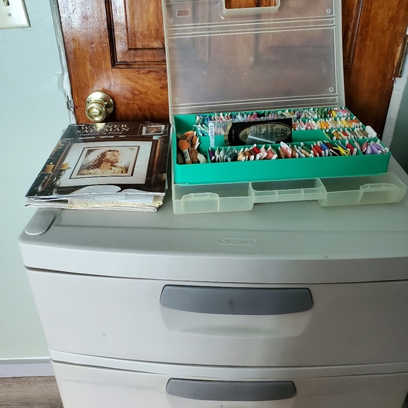 Needle work Tread, Book and canvas - Picture 3 of 4